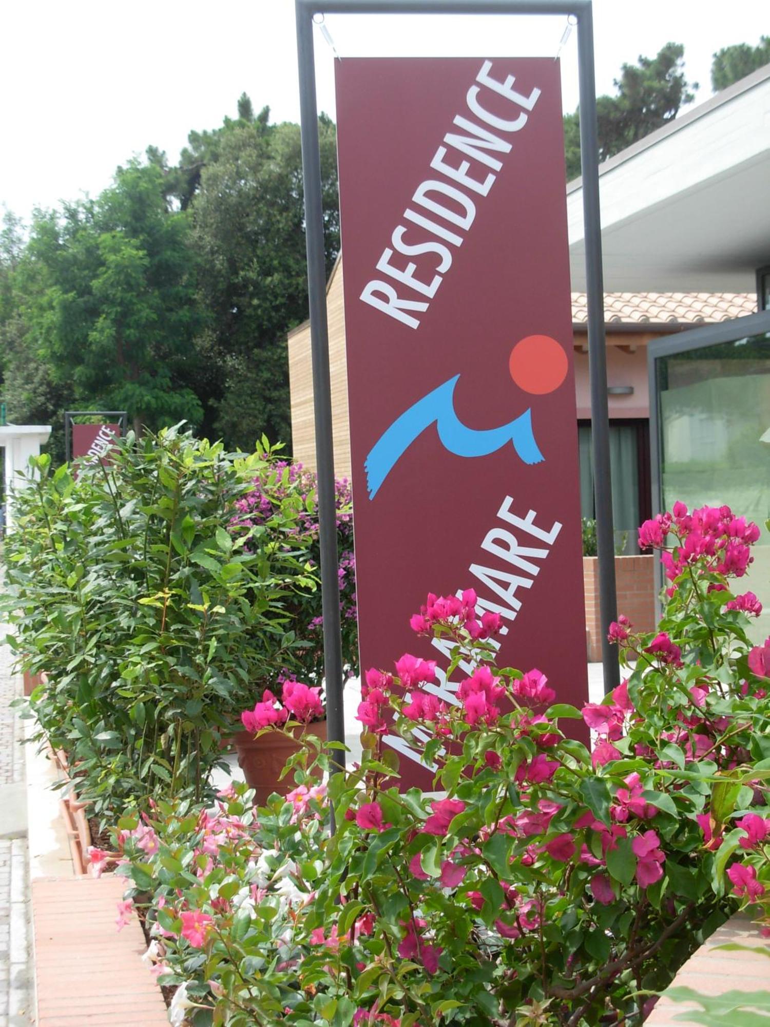 Miramare Resort ตีร์เรเนีย ภายนอก รูปภาพ